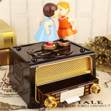 Maxbell Maxbell Romantic Couple Retro Radio Model Mechanical Music Box Gift Choosing, 13x12x16cm/5.12x 4.72 x 6.30inch
