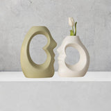 Maxbell 2x Flower Vases Resin Flower Arrangement Decorative for Bouquet Entry Mantel Beige and white
