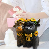 Maxbell Highland Cow Couple Figurine Tabletop Ornament for Farmhouse Desk Home Decor