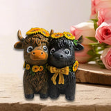 Maxbell Highland Cow Couple Figurine Tabletop Ornament for Farmhouse Desk Home Decor