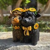 Maxbell Highland Cow Couple Figurine Tabletop Ornament for Farmhouse Desk Home Decor