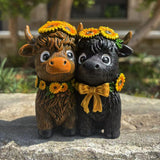 Maxbell Highland Cow Couple Figurine Tabletop Ornament for Farmhouse Desk Home Decor