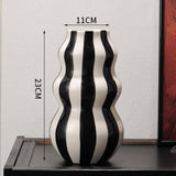 Maxbell Painted Striped Ceramic Vase Centerpiece for Bookshelf Wedding Room Entrance Black