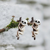 Maxbell 2 Pieces Skeleton Statues Funny Resin Halloween Decor for Home Porch Holiday