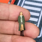 Maxbell 1:64 Model People Figure Scenes Realistic Tiny People for Decoration Diorama Windbreaker Woman