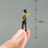 Maxbell 1/64 Scale Female Police Figures Layout Realistic Collection Resin Figurines Go gesture