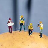 Maxbell 4Pcs 1:64 Construction Worker Figurine Resin for DIY Scene Photo Props Decor