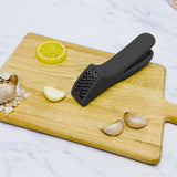 Maxbell Garlic Crusher Mincer Garlic Extractor Garlic Crusher for Nuts Hummus Ginger black