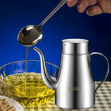 Maxbell Oil Pot Comfortable Handle Multiuse Container for Camping Restaurant Kitchen 700ml