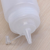 Maxbell White Plastic Sauce Squeeze Bottle Dispenser - 24oz