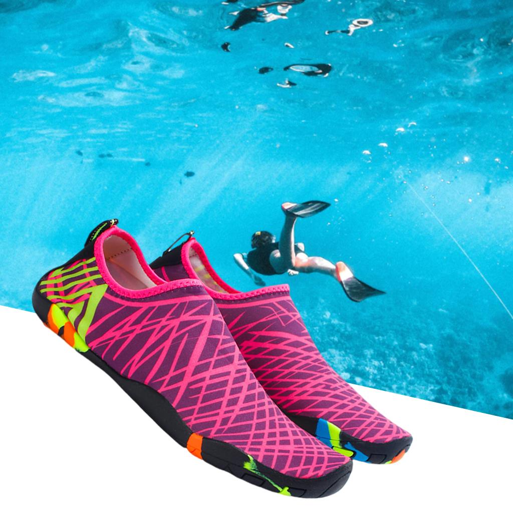 Maxbell Water Shoes Barefoot Quick-Dry Beach Socks for Surf  red 24x10cm