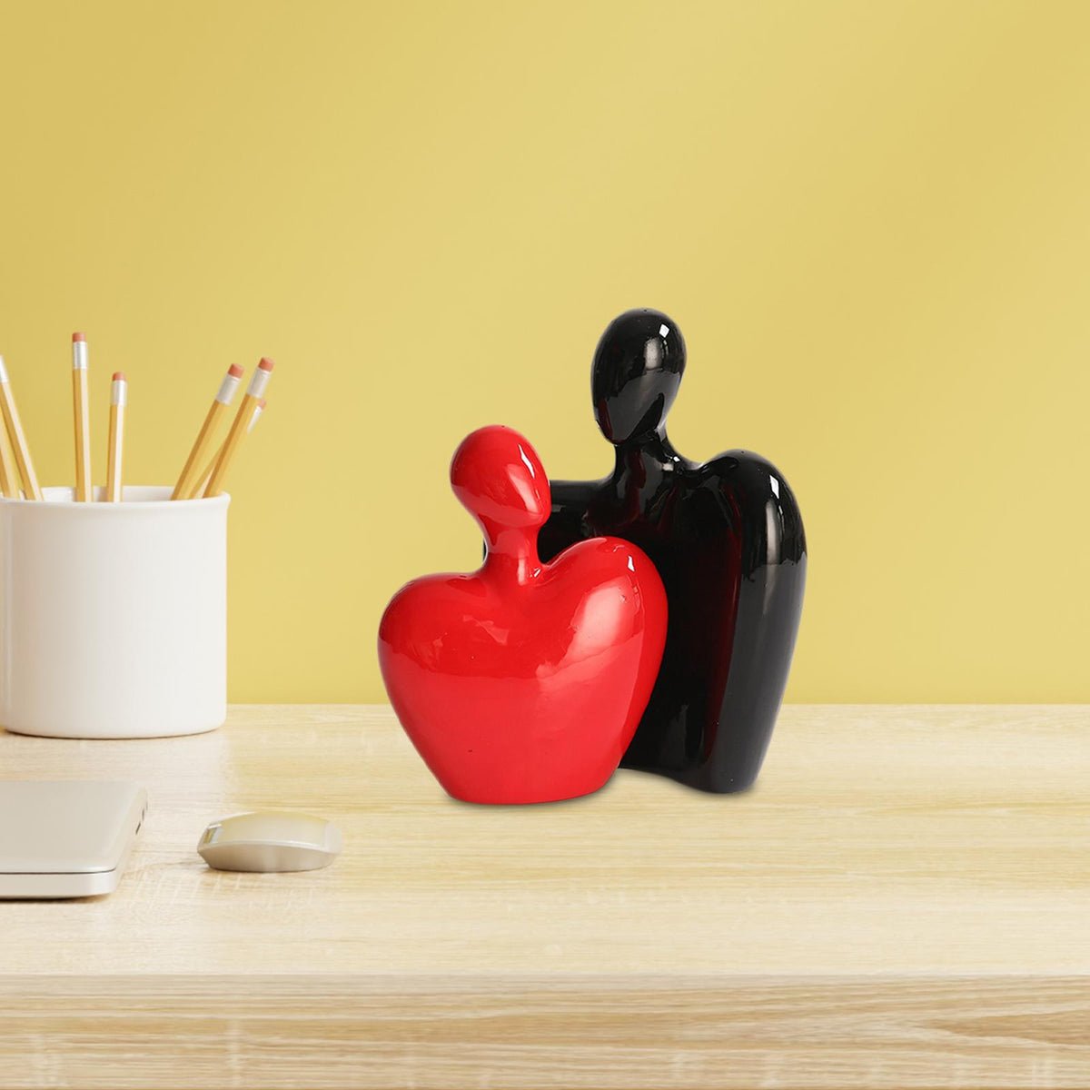 Maxbell Lover Statue Crafts Passionate Romantic for Office Cabinet Wedding Gift Black and Red