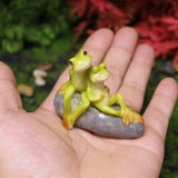 Maxbell Sitting Frog Sculpture Smooth Realistic Statue for Patio Porch Windowsill