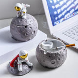 Modern Cartoon Astronaut Cigarette Ashtray Ash Tray Cup Home Office Decor C