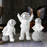 Maxbell 3 Pieces Modern Spaceman Figurines Astronaut Statue for Office Bedroom Table Argent