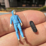 Max 1:64 Figures Diorama Skater Boy with Skateboard Miniature Model  Blue