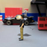 Max 1:64 Figures Diorama Repair Factory Middle-aged Uncle Both hands in pocket
