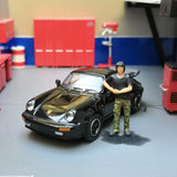 Max 1:64 Figures Diorama Repair Factory Middle-aged Uncle Lean against car