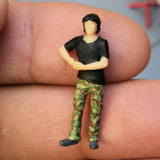 Max 1:64 Figures Diorama Repair Factory Middle-aged Uncle Lean against car