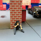 Max 1:64 Figures Diorama Repair Factory Middle-aged Uncle Sitting and smoking