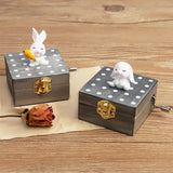 Maxbell Wooden Hand Crank Music Box for Women Halloween Gifts Party Decoration Gray Dog