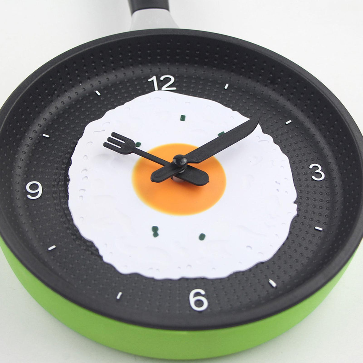 Frying Pan Design Hanging Wall Clock for Novelty Art Home Room Decoration Green