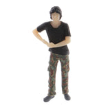 Max 1:64 Figures Diorama Repair Factory Middle-aged Uncle Lean against car