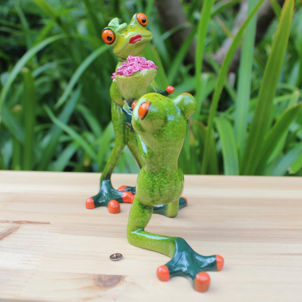 Maxbell Frog Decoration Animal Resin Crafts Lay Flowers Figurines Kawaii Crafts Wedding Decoration Love Cute Couple Figurine - Aladdin Shoppers